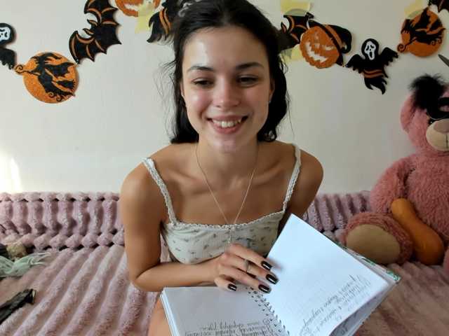 Honeykrisspussy live cam on BongaCams