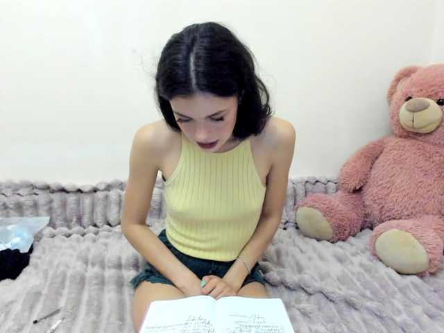 Honeykrisspussy live cam on BongaCams