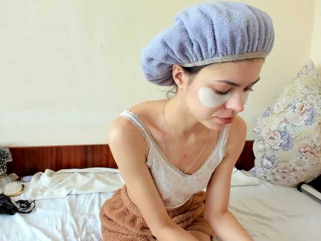 Honeykrisspussy live cam on BongaCams