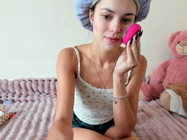 Honeykrisspussy live cam on BongaCams