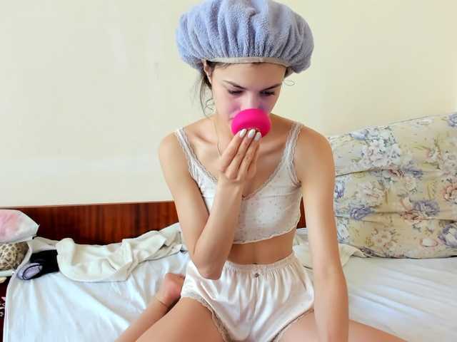Honeykrisspussy live cam on BongaCams