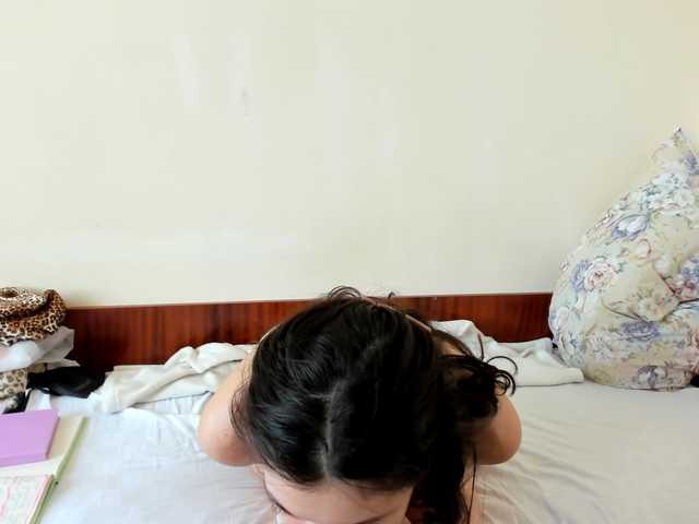 Honeykrisspussy live cam on BongaCams