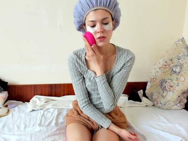 Honeykrisspussy live cam on BongaCams