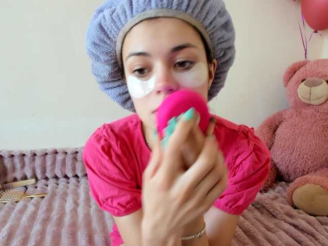 Honeykrisspussy live cam on BongaCams