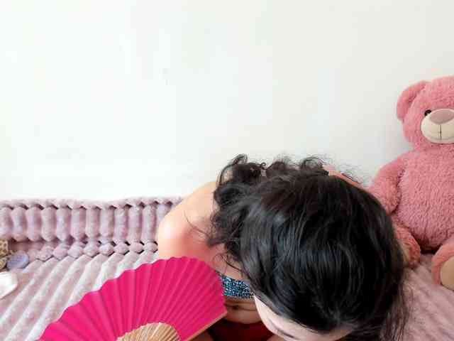 Honeykrisspussy webcam
