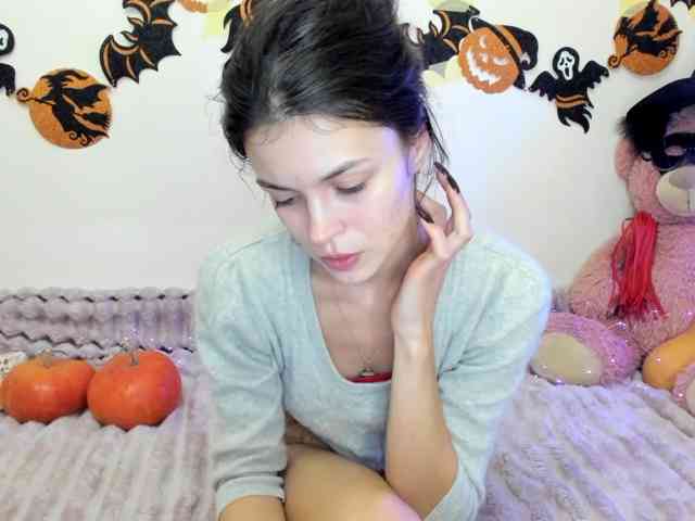 Honeykrisspussy live female cam on bongacams