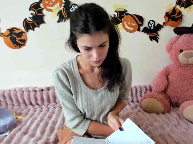 Модель: Honeykrisspussy