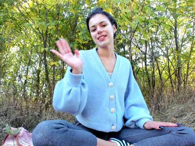 Honeykrisspussy live female cam on bongacams