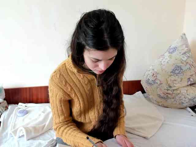 Model: Honeykrisspussy