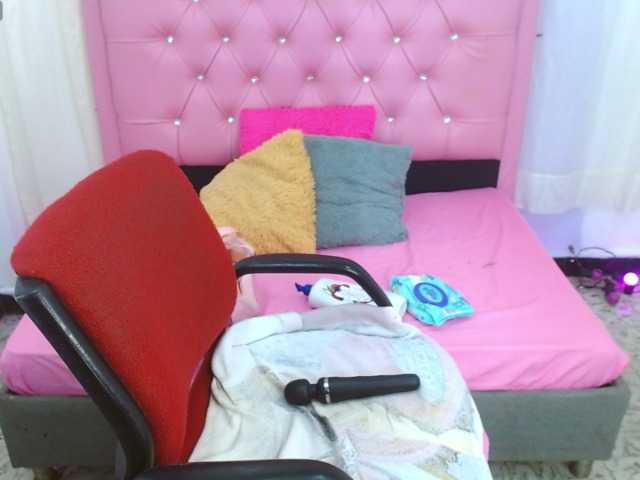 Melodyxcute live cam on BongaCams
