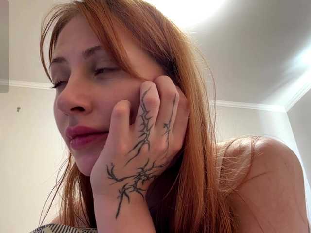 BlondyBun live cam on BongaCams