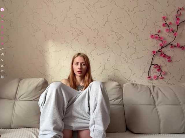 BlondyBun live cam on BongaCams