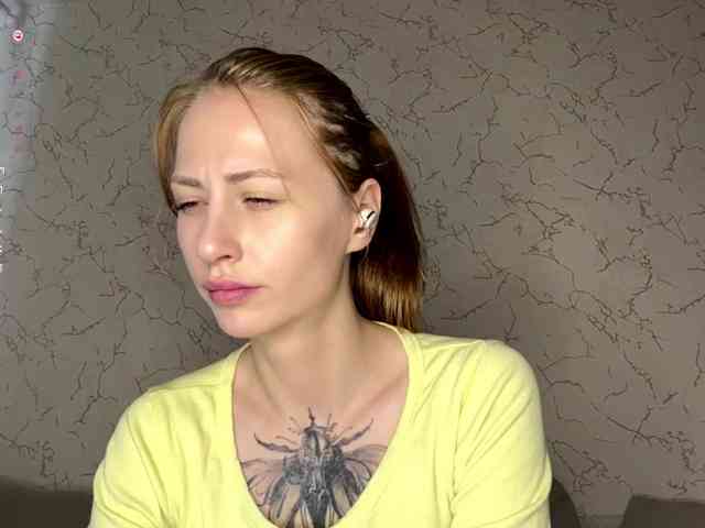 BlondyBun webcam