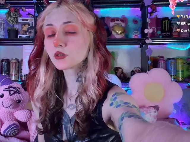 Devil-Baby live cam on BongaCams