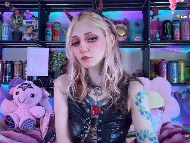 devil-baby's live room