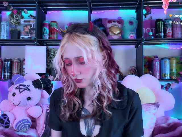 Devil-baby's cam show statistics and live stream