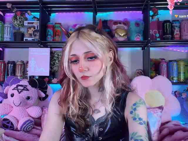 devil-baby's live room