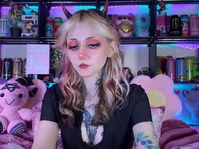 devil-baby's live room