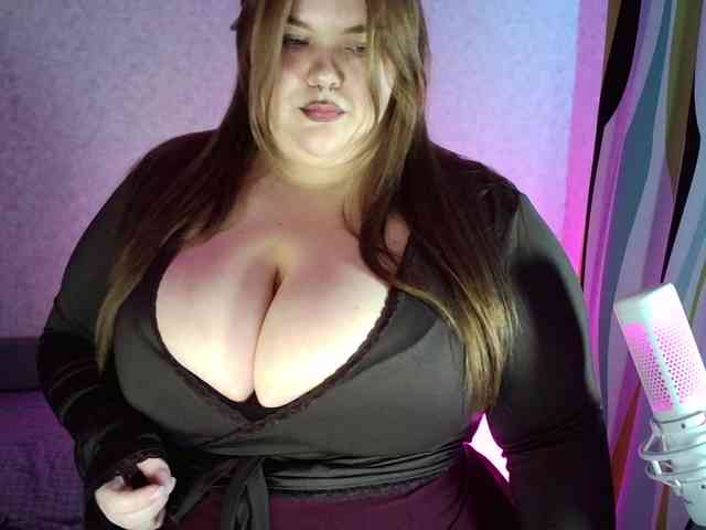 LovelyEmily webcam
