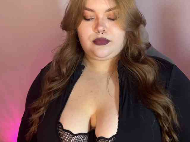 LovelyEmily webcam