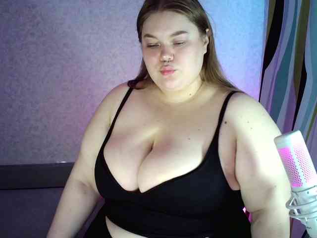 LovelyEmily webcam
