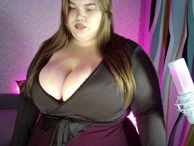 LovelyEmily webcam