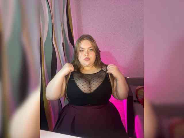 LovelyEmily webcam
