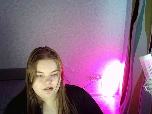 LovelyEmily webcam