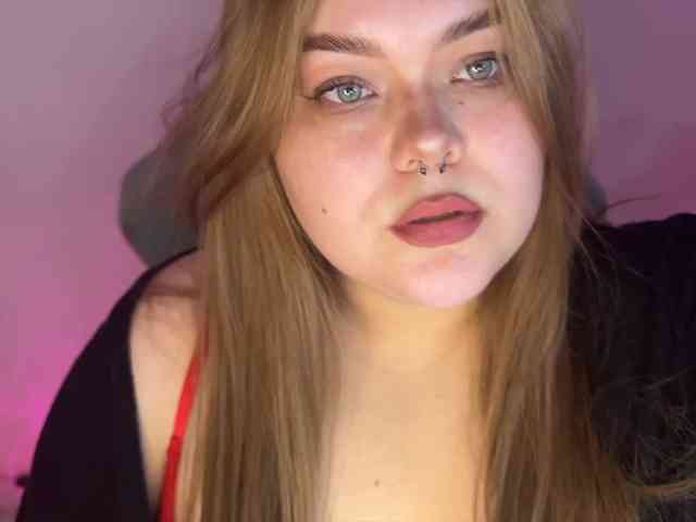 LovelyEmily webcam