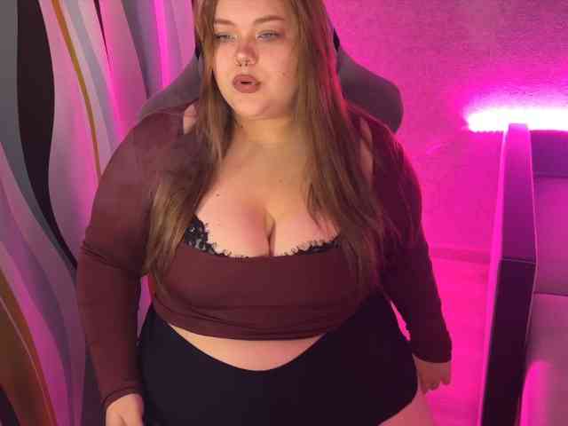 LovelyEmily webcam