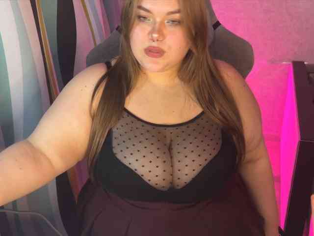 LovelyEmily webcam