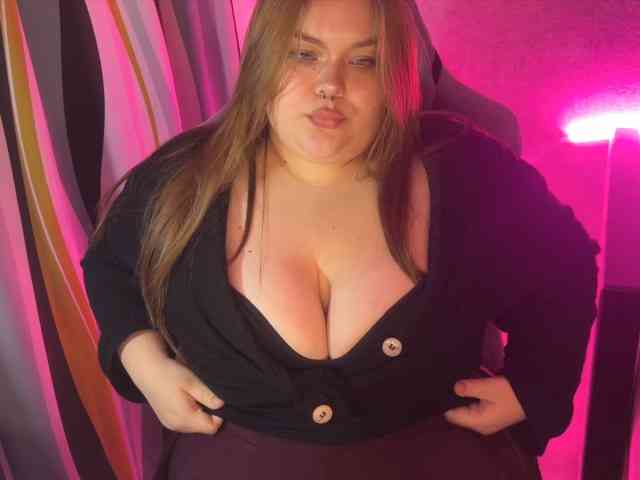LovelyEmily webcam