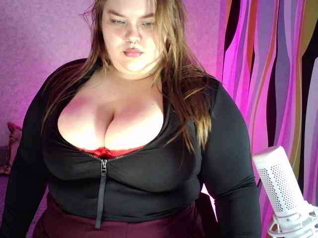 LovelyEmily webcam