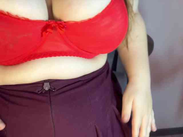 LovelyEmily webcam