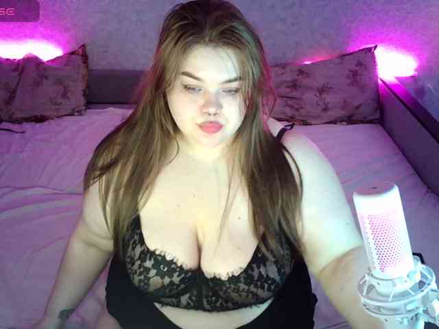 LovelyEmily webcam