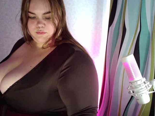LovelyEmily webcam