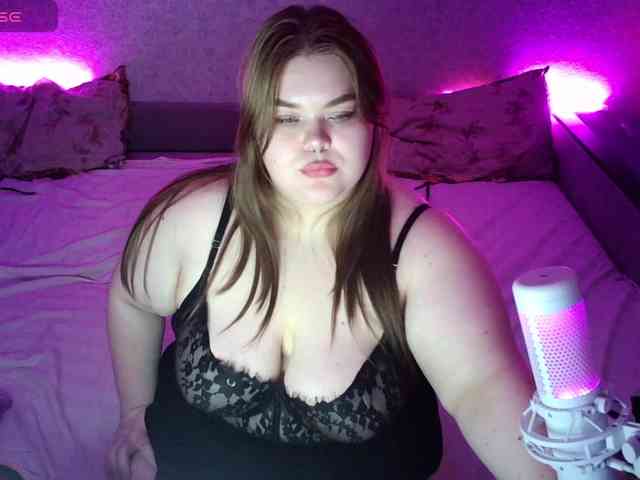 LovelyEmily webcam