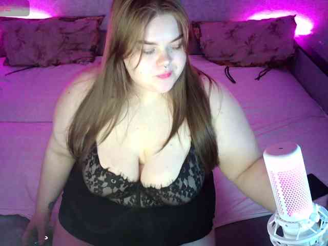 LovelyEmily webcam