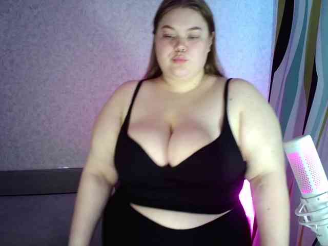 LovelyEmily webcam