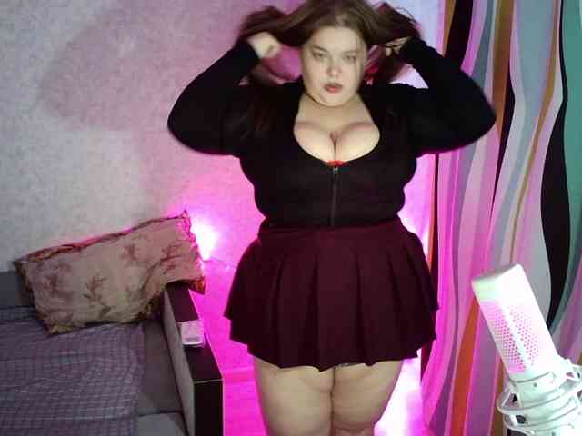 LovelyEmily webcam