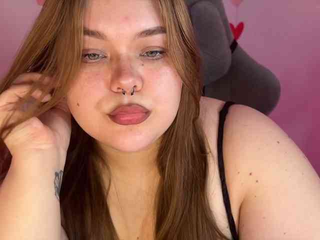 LovelyEmily webcam