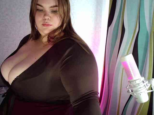 LovelyEmily webcam
