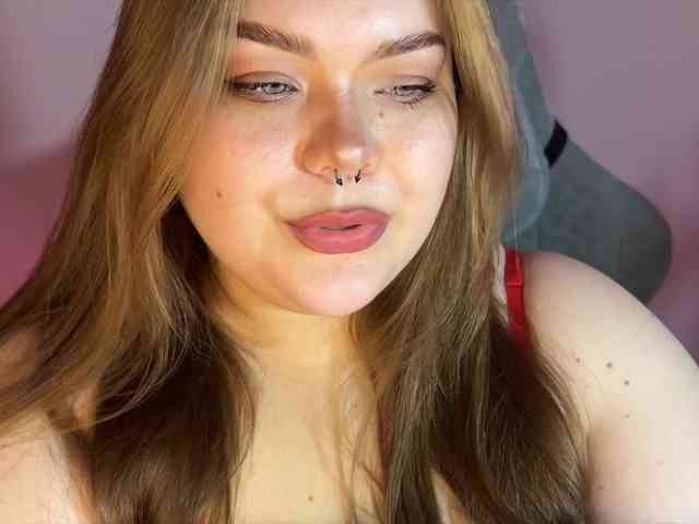 LovelyEmily webcam