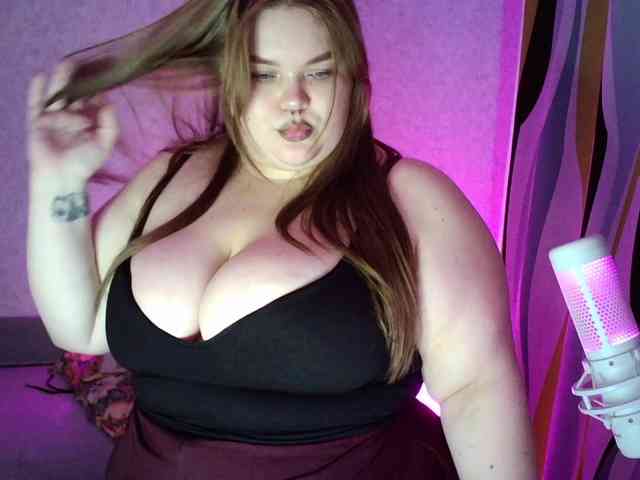 LovelyEmily webcam