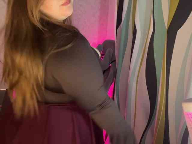 LovelyEmily webcam