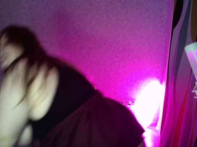 LovelyEmily webcam