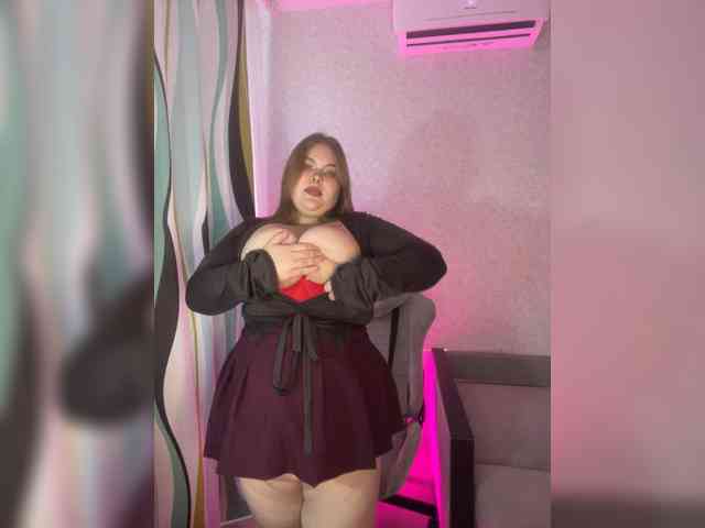 LovelyEmily webcam