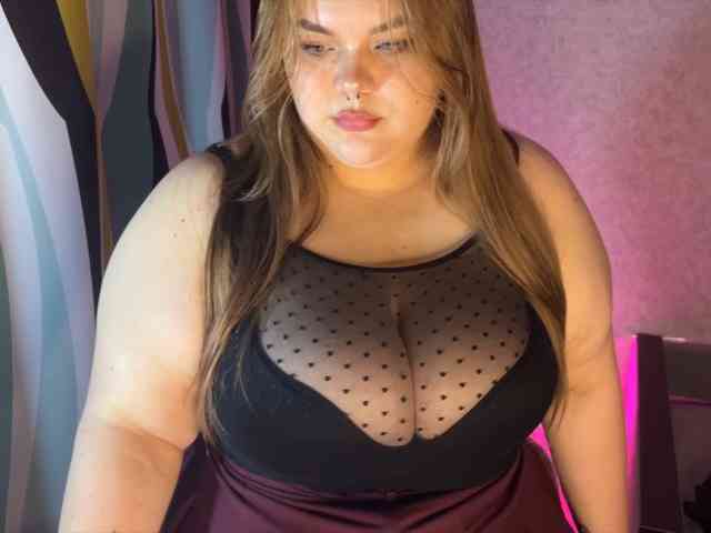 LovelyEmily webcam