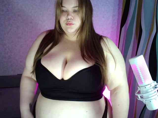 LovelyEmily webcam