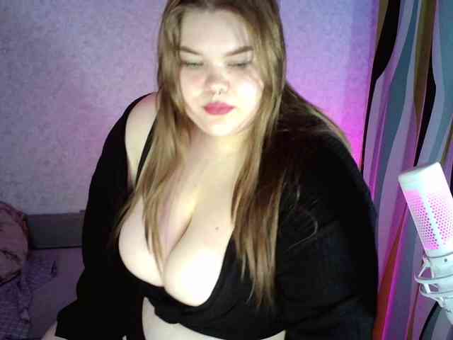LovelyEmily webcam